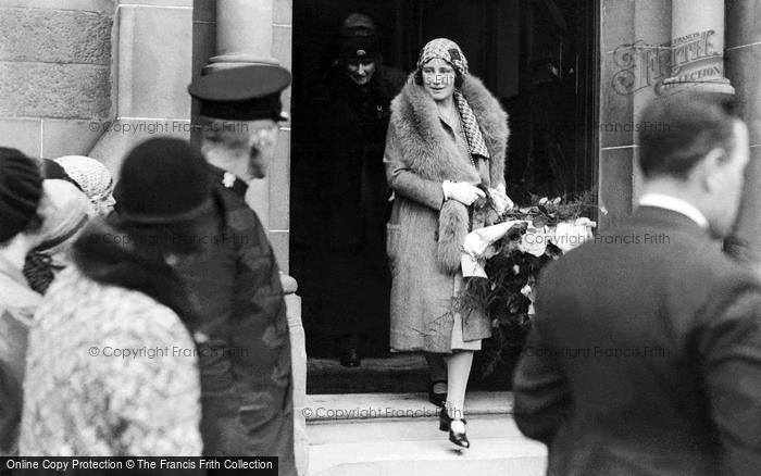 Photo of Perth, The Duchess Of York Followed By Her Mother 1930