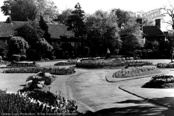Photo of Peterborough, Bishop's Road Gardens c.1950