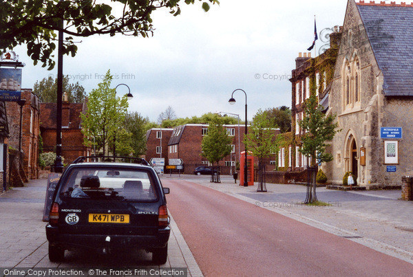 Photo of Petersfield, College Street 2004