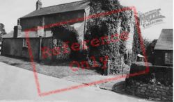 Castle Ruins c.1960, Peterston-Super-Ely