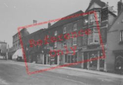 Golden Square 1912, Petworth