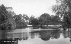 Park Lake 1898, Petworth