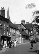 People In Angel Street 1928, Petworth