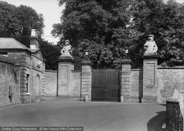 Photo of Petworth, Petworth House Entrance Gate, 'gog And Magog' 1928