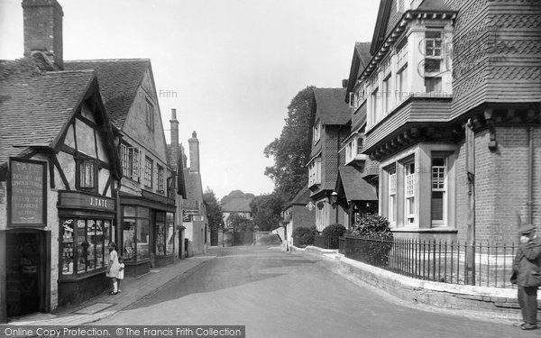 Photo of Petworth, Saddler's Row And Swan Hotel 1928