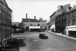 The Square 1936, Petworth