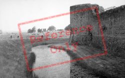 Castle Amd Moat 1952, Pevensey