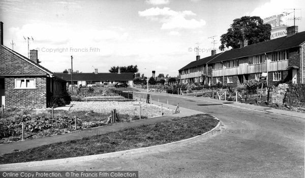 Photo of Pewsey, Broadfields c.1965