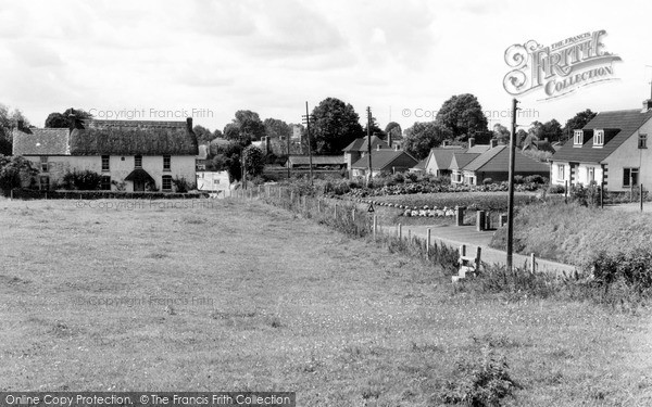 Photo of Pewsey, Milton Road c.1960
