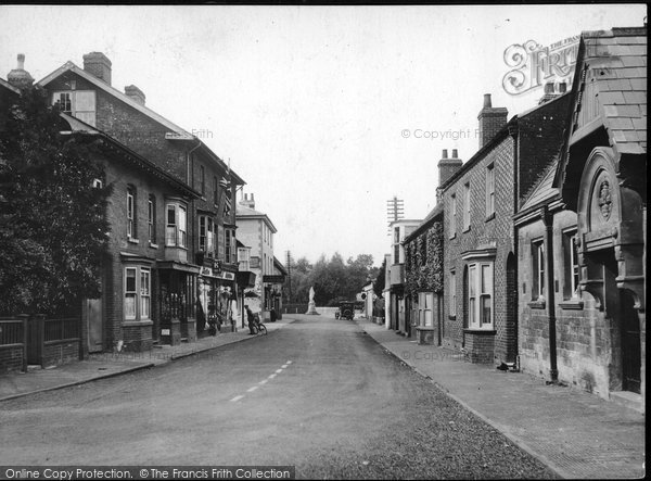 Photo of Pewsey, River Street And King Alfred's Statue 1929