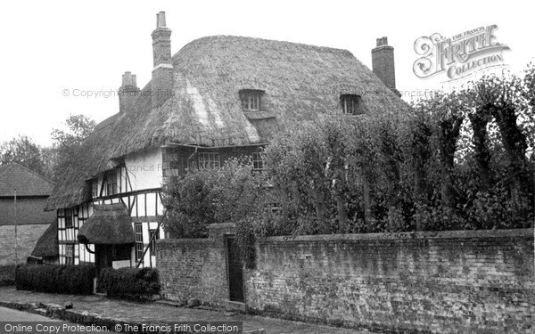 Photo of Pewsey, The Court House c.1955
