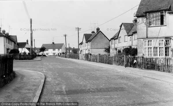 Photo of Pewsey, The Crescent c.1960