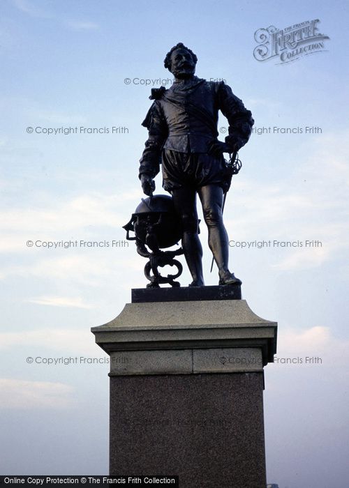 Photo of Plymouth, Drake's Statue c.1998