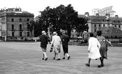 Ladies Walking, The Hoe 1930, Plymouth