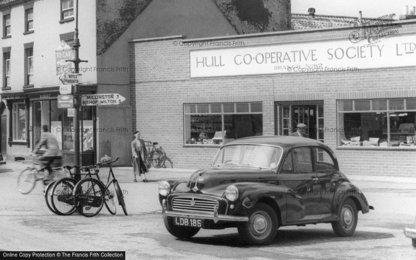 Pocklington, Morris Minor outside the Co-op c1960