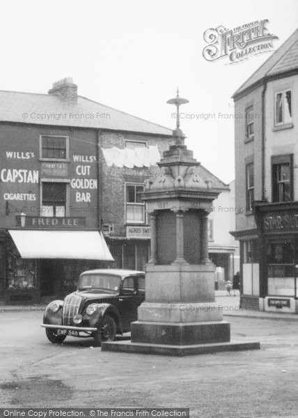 Photo of Pocklington, Victoria Monument, Market Place c.1955