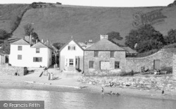 Holidaymakers On The Shore c.1955, Polkerris