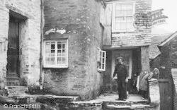 People At The Old Smugglers Cottage 1924, Polperro