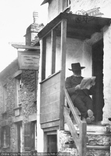 Photo of Polperro, Reading The Paper 1907