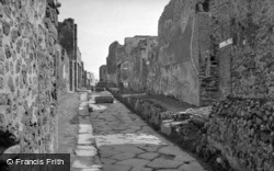 1939, Pompeii