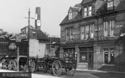 The White Hart Inn c.1900, Ponders End
