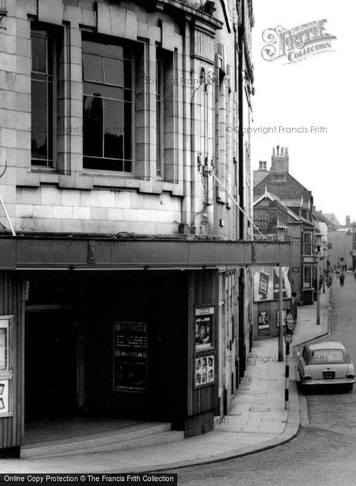 Photo of Pontefract, Ropergate, Crescent Cinema c.1965