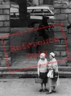 The Buttercross, Nattering Women 1964, Pontefract