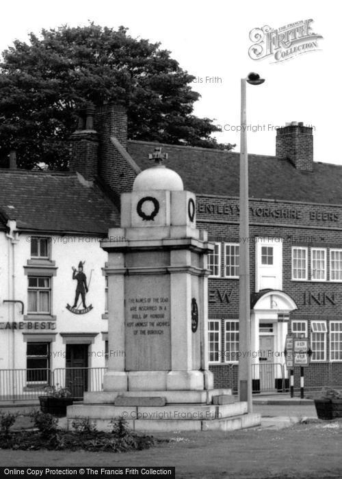 Photo of Pontefract, Town End, War Memorial c.1965