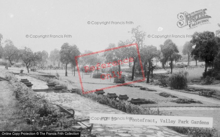 Photo of Pontefract, Valley Park Gardens c.1960