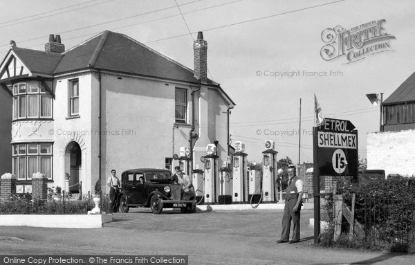 Photo of Pontlliw, Gwynn's Service Station 1937