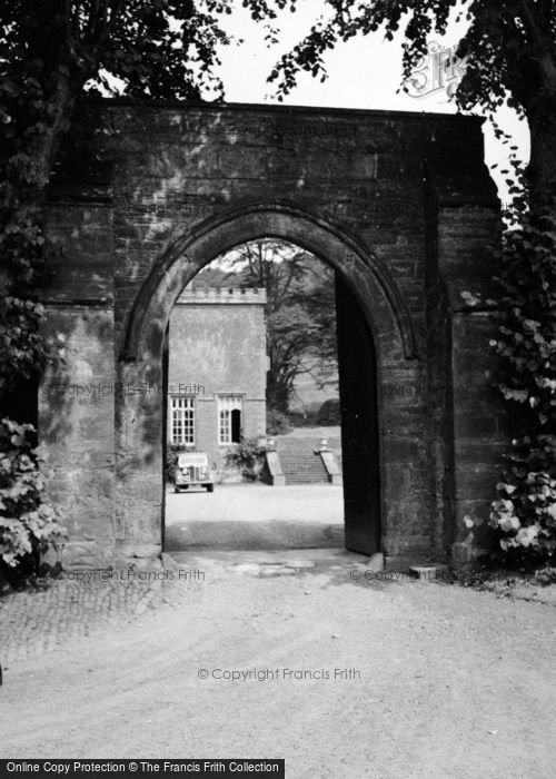 Photo of Pontrilas, Kentchurch Court Gateway 1955