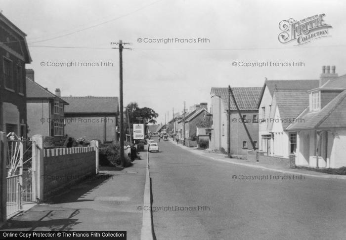 Photo of Pontyberem, Coalbrook Road c.1960