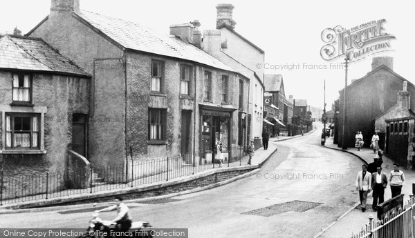 Photo of Pontycymer, Oxford Street c1952