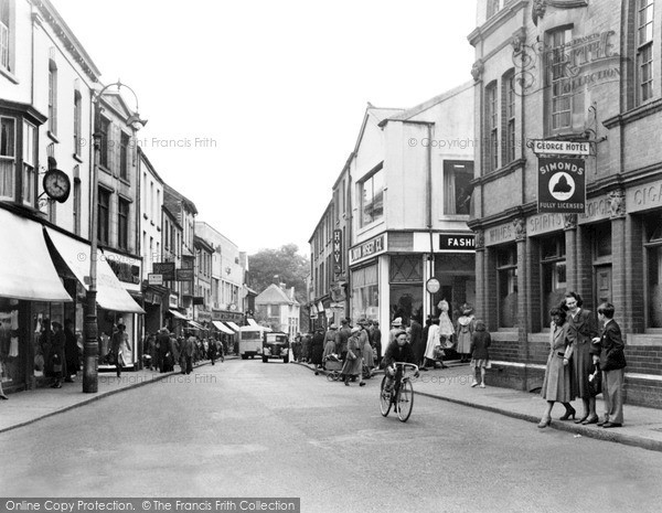 Photo of Pontypool, Commercial Street c.1955