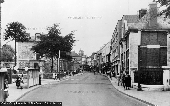 Photo of Pontypool, Commercial Street c.1960