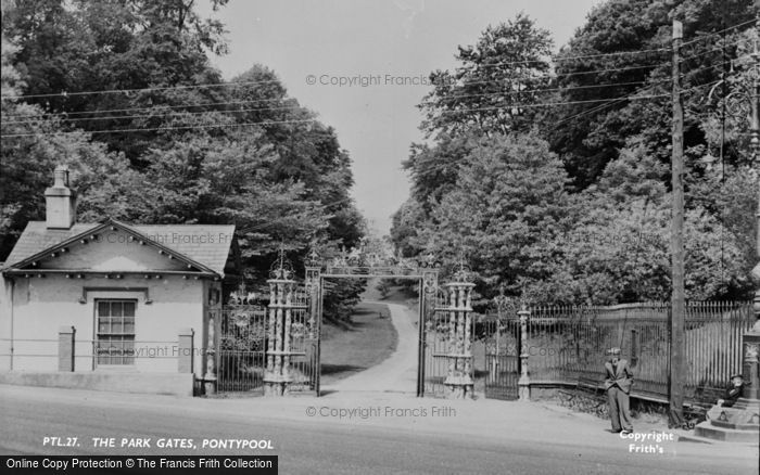 Photo of Pontypool, The Park Gates c.1960