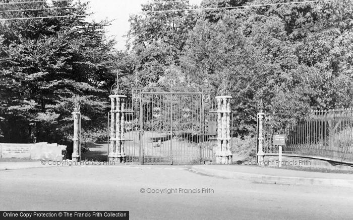 Photo of Pontypool, The Park Gates c.1960