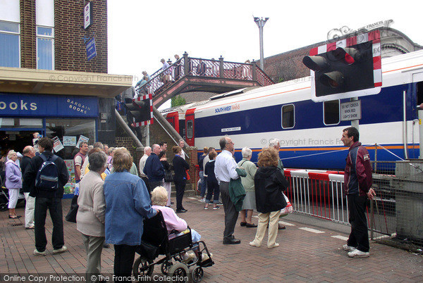Photo of Poole, High Street, Railway Crossing 2004
