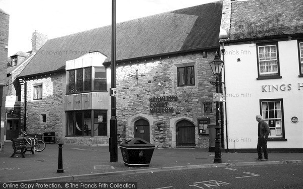 Photo of Poole, Scaplen's Court 2004