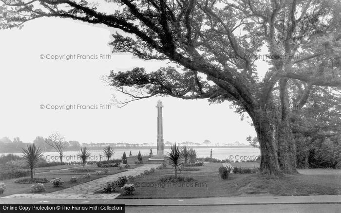 Photo of Poole, The Park And War Memorial 1931