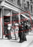 People In Station Road 1907, Port Erin