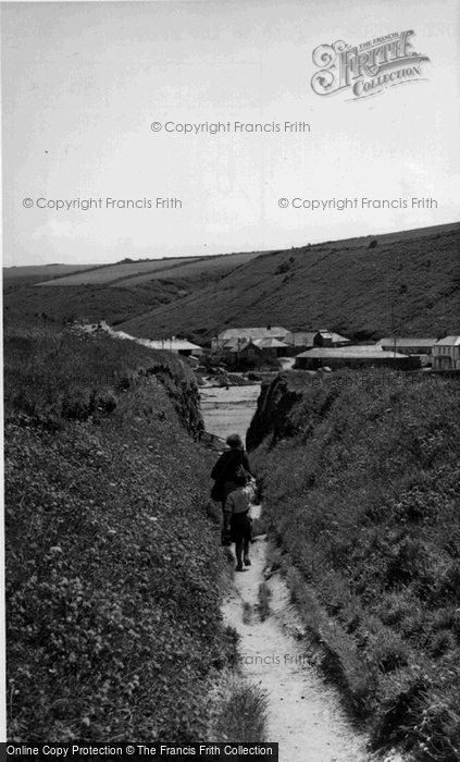 Photo of Port Gaverne, Path To The Beach c.1955
