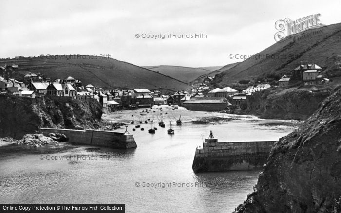 Photo of Port Isaac, Harbour Entrance c.1935