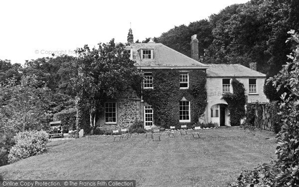 Photo of Port Isaac, Treharrock Manor Hotel c.1955