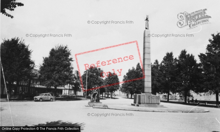 Photo of Port Sunlight, Lever Hulme Memorial c.1960