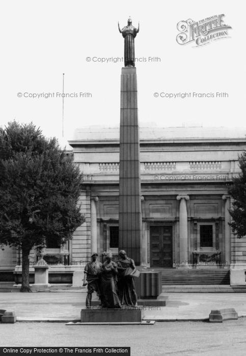 Photo of Port Sunlight, The Leverhulme Memorial c.1965