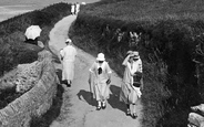 Going For A Stroll 1925, Porth