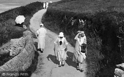 Going For A Stroll 1925, Porth