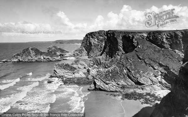 Photo of Porth, The Cliffs, Whipsiderry c.1960