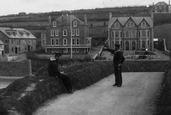 The Village 1899, Porth